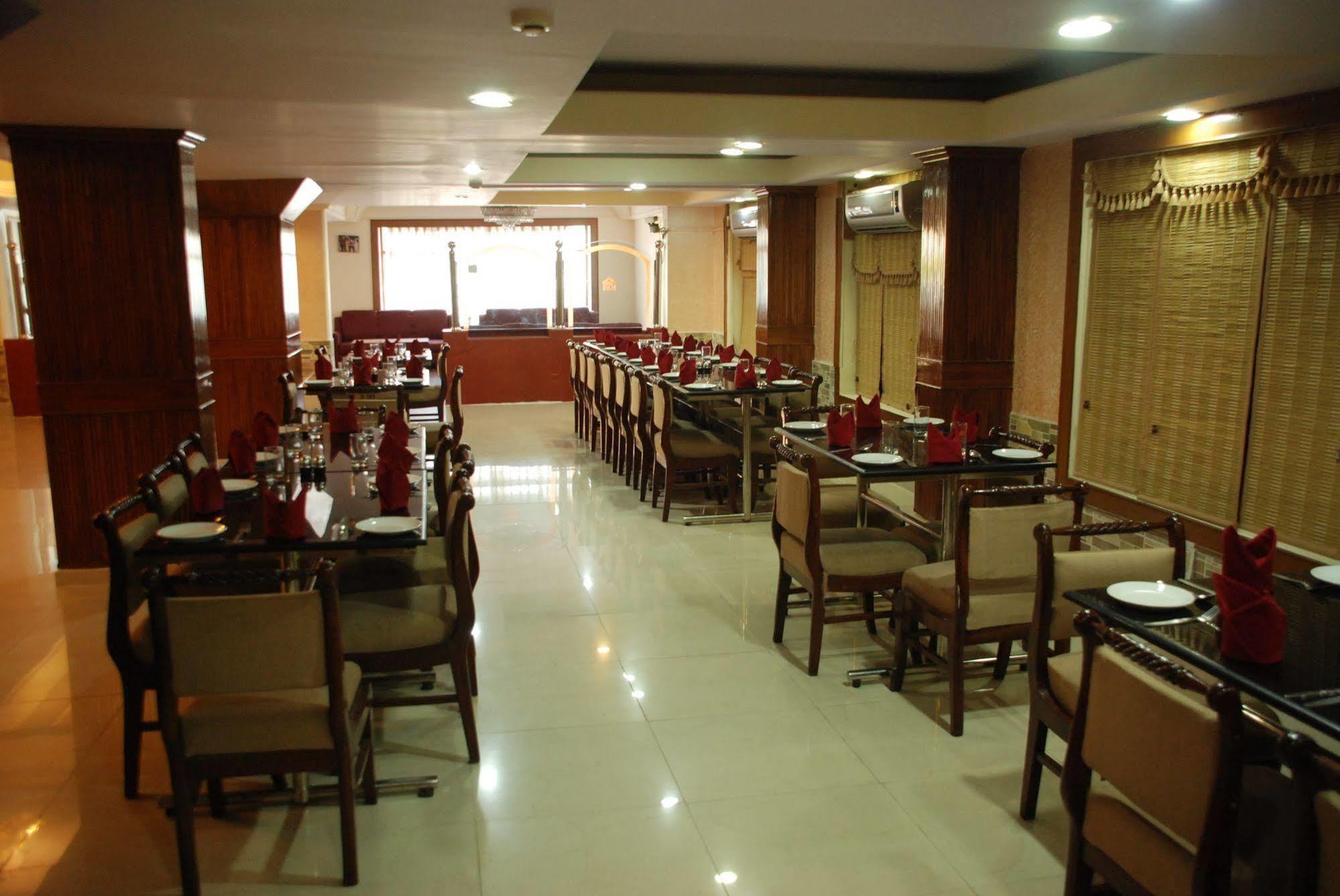 Hotel Ganga Ratan Agra  Buitenkant foto